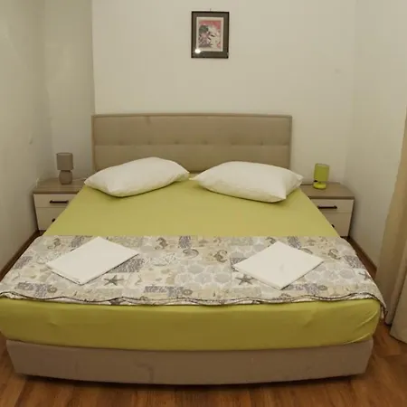 Charming 3 Sleeps 4 Guests Appartement