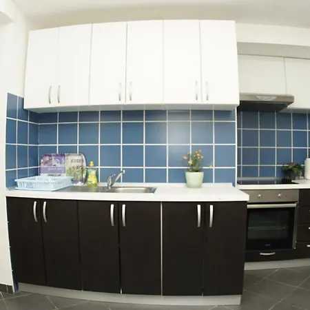 Charming 3 Sleeps 4 Guests Apartment Split